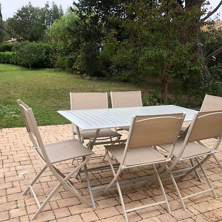 Gite En Provence Dans Grand Jardin Avec Piscine Partagee Cornillon-Confoux Exteriör bild