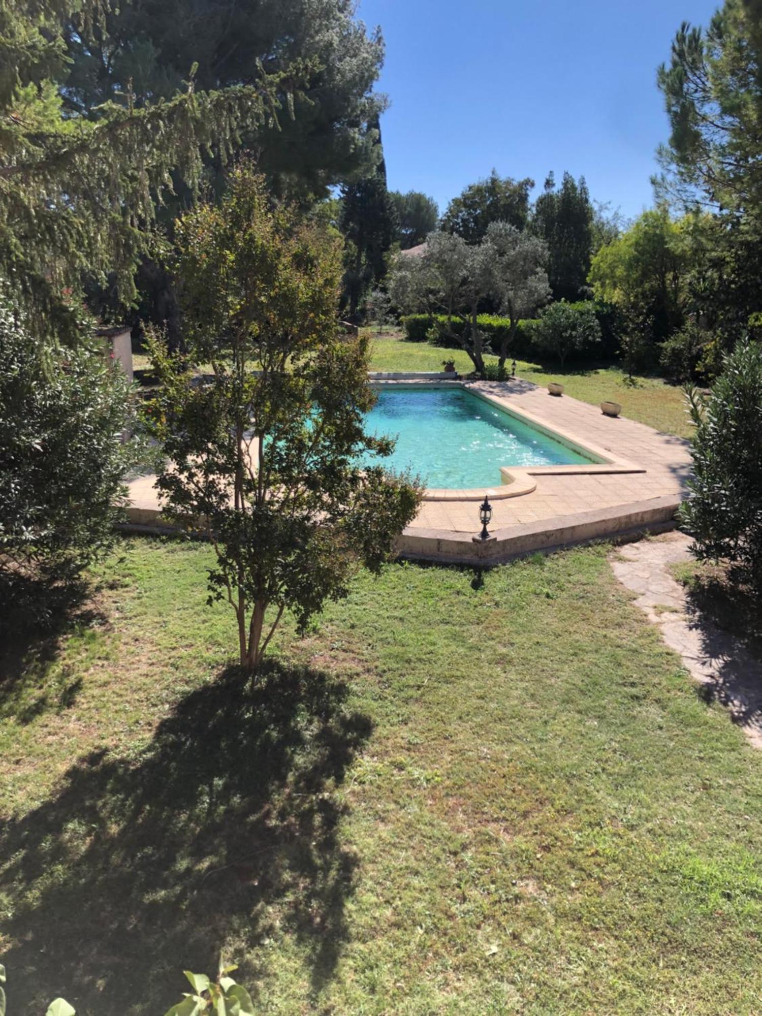 Gite En Provence Dans Grand Jardin Avec Piscine Partagee Cornillon-Confoux Exteriör bild