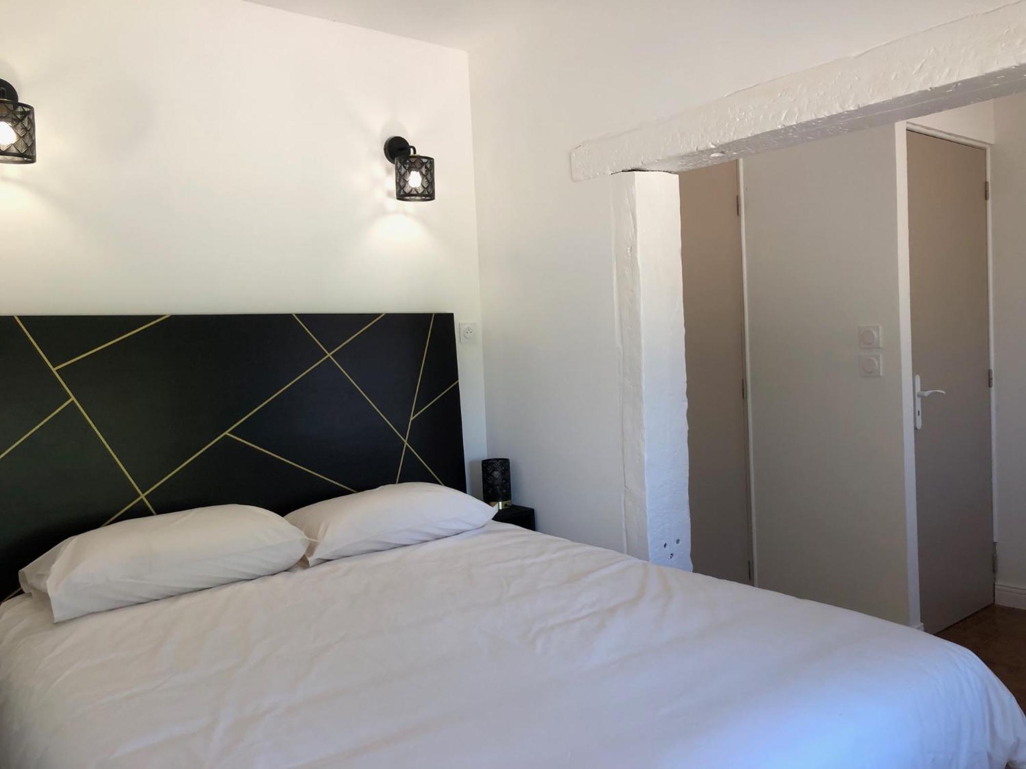 Gite En Provence Dans Grand Jardin Avec Piscine Partagee Cornillon-Confoux Exteriör bild